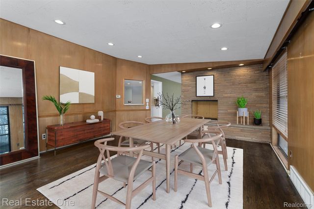 8675 Nadine Avenue, Huntington Woods, MI 48070