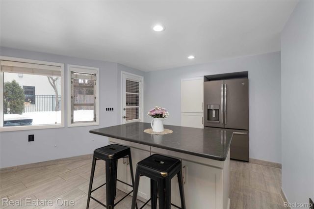 8675 Nadine Avenue, Huntington Woods, MI 48070