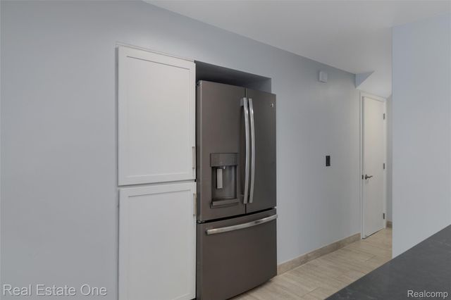 8675 Nadine Avenue, Huntington Woods, MI 48070