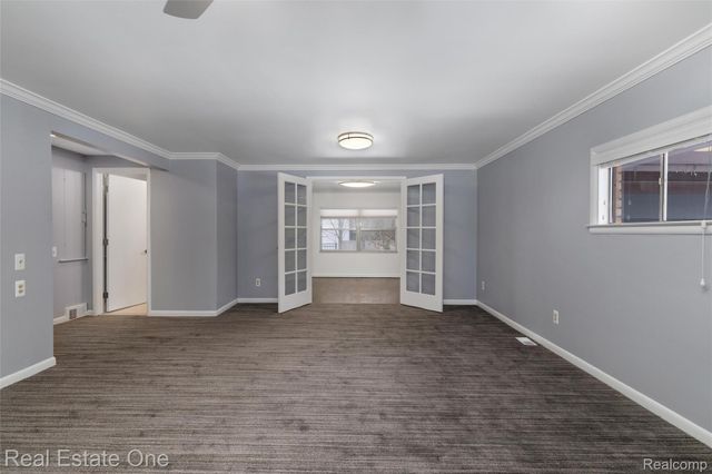 8675 Nadine Avenue, Huntington Woods, MI 48070