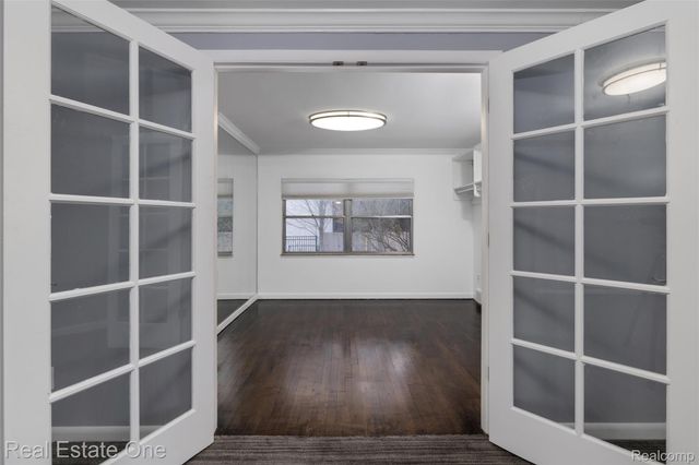 8675 Nadine Avenue, Huntington Woods, MI 48070