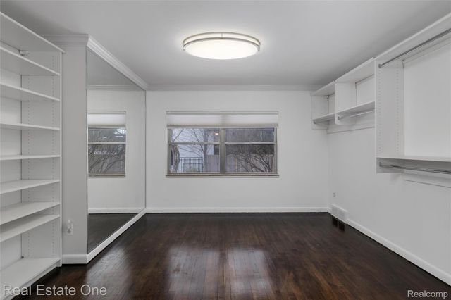 8675 Nadine Avenue, Huntington Woods, MI 48070