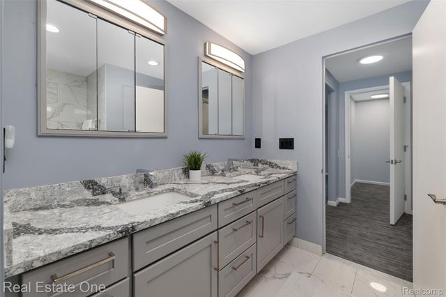 8675 Nadine Avenue, Huntington Woods, MI 48070