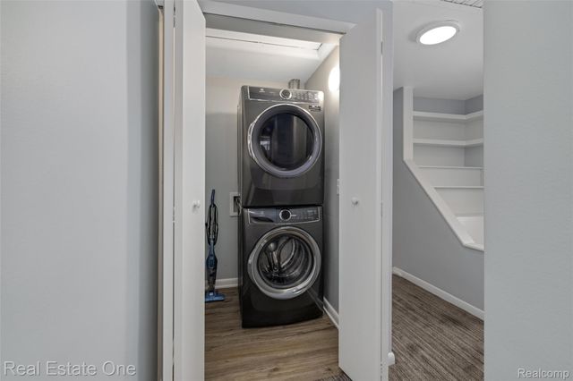 8675 Nadine Avenue, Huntington Woods, MI 48070