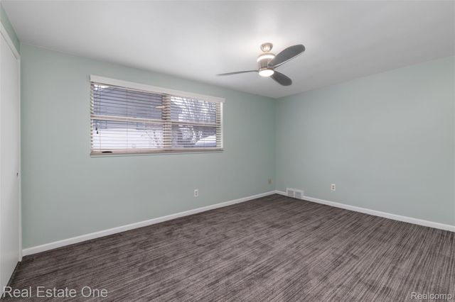 8675 Nadine Avenue, Huntington Woods, MI 48070