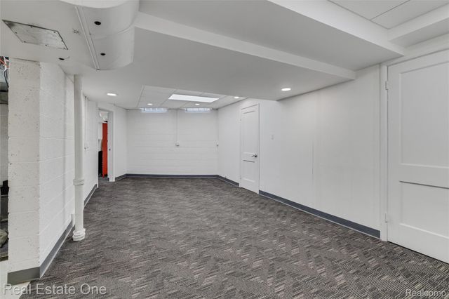 8675 Nadine Avenue, Huntington Woods, MI 48070