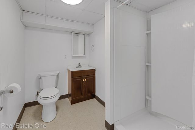 8675 Nadine Avenue, Huntington Woods, MI 48070