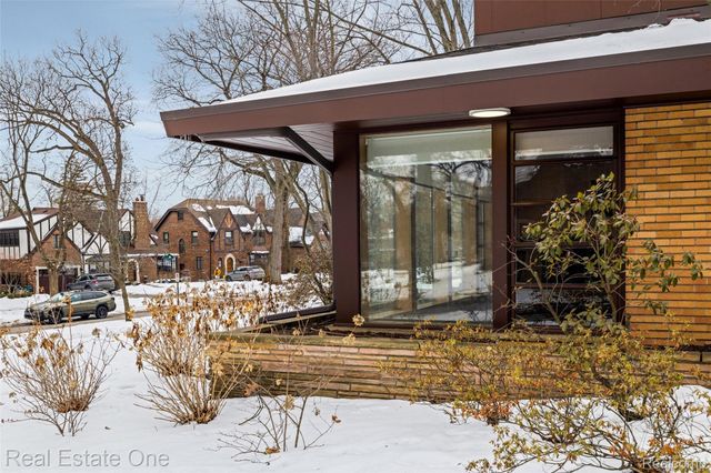 8675 Nadine Avenue, Huntington Woods, MI 48070