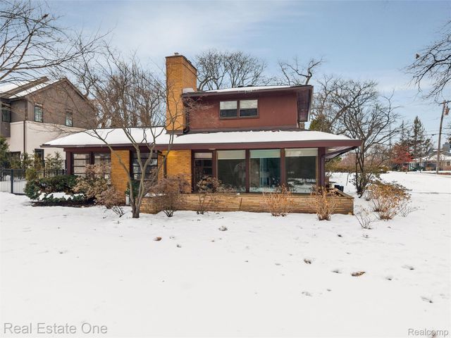 8675 Nadine Avenue, Huntington Woods, MI 48070