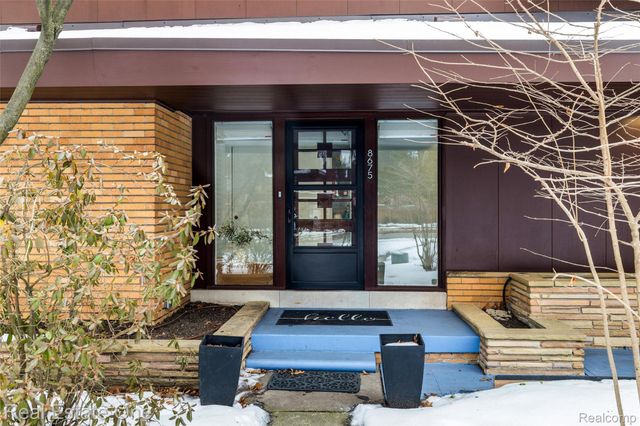 8675 Nadine Avenue, Huntington Woods, MI 48070