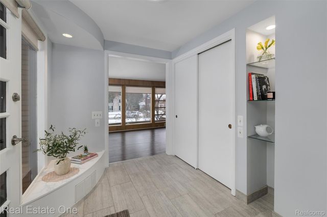 8675 Nadine Avenue, Huntington Woods, MI 48070