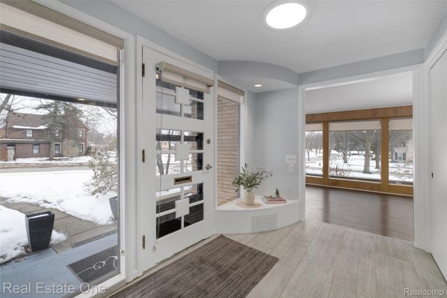 8675 Nadine Avenue, Huntington Woods, MI 48070