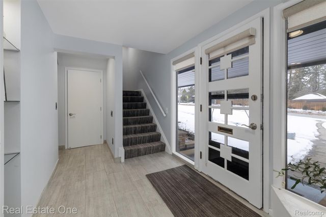 8675 Nadine Avenue, Huntington Woods, MI 48070