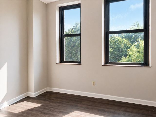 233 Ridgeview Avenue 16, West View, PA 15229
