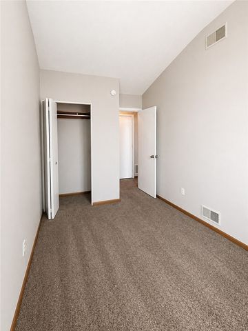 233 Ridgeview Avenue 16, West View, PA 15229