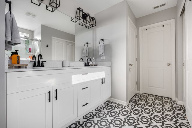 1595 Bayberry Lane, Pingree Grove, IL 60140