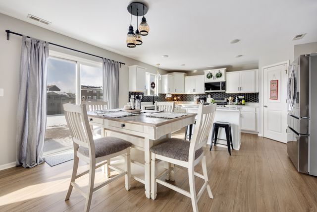 1595 Bayberry Lane, Pingree Grove, IL 60140