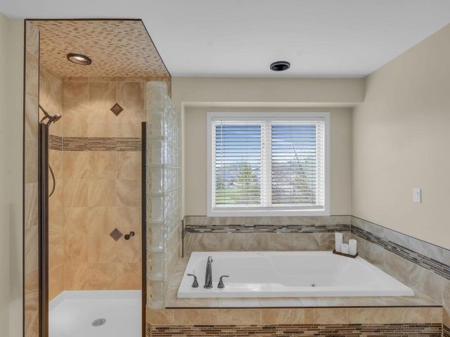 9223 W Wyndham Hills COURT, Franklin, WI 53132