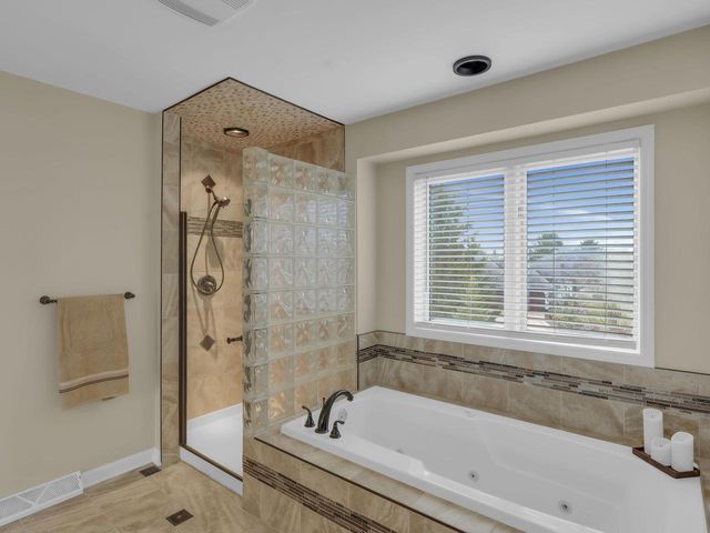 9223 W Wyndham Hills COURT, Franklin, WI 53132