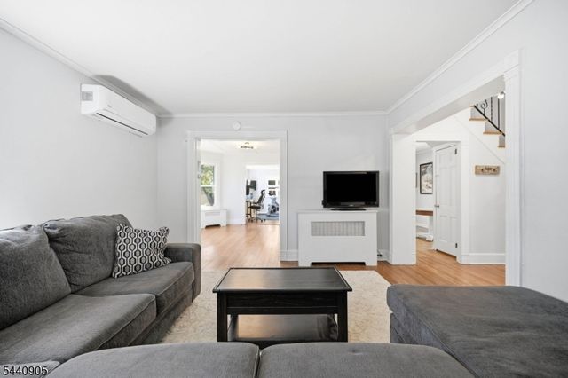 2 Academy St, Newton Town, NJ 07860