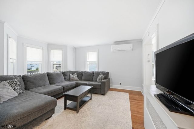 2 Academy St, Newton Town, NJ 07860
