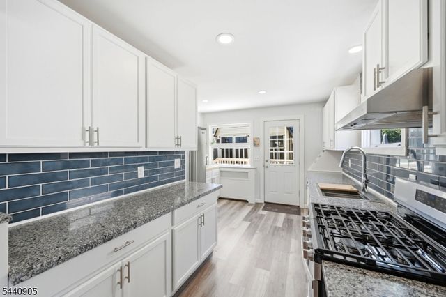 2 Academy St, Newton Town, NJ 07860