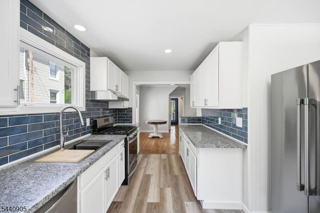 2 Academy St, Newton Town, NJ 07860