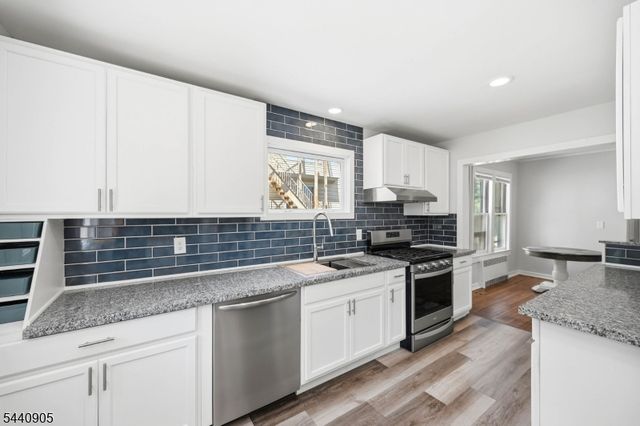 2 Academy St, Newton Town, NJ 07860