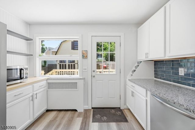 2 Academy St, Newton Town, NJ 07860