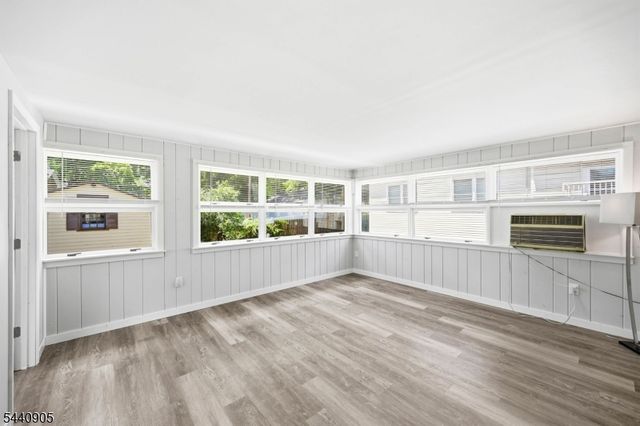 2 Academy St, Newton Town, NJ 07860