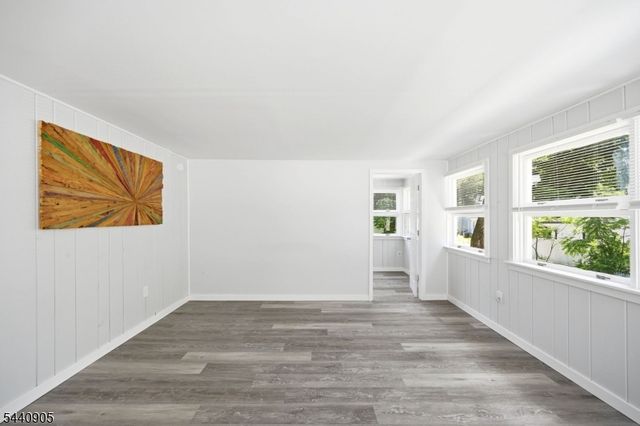 2 Academy St, Newton Town, NJ 07860