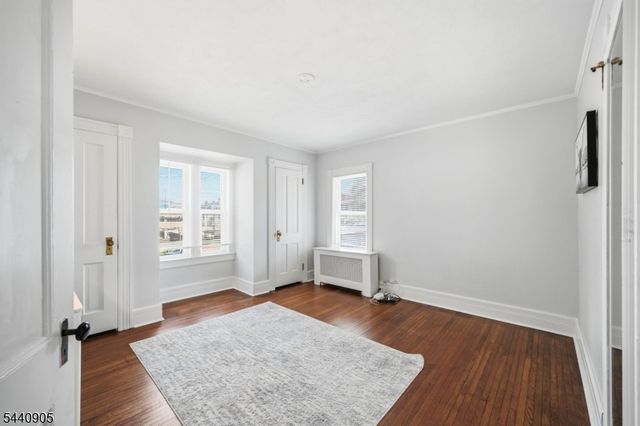 2 Academy St, Newton Town, NJ 07860
