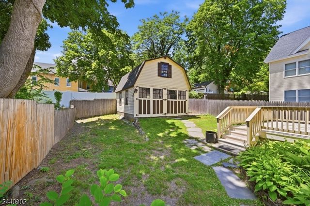 2 Academy St, Newton Town, NJ 07860