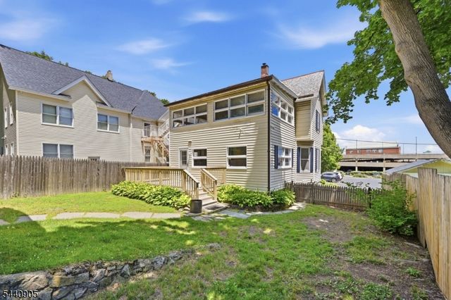 2 Academy St, Newton Town, NJ 07860