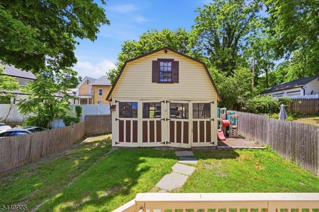 2 Academy St, Newton Town, NJ 07860