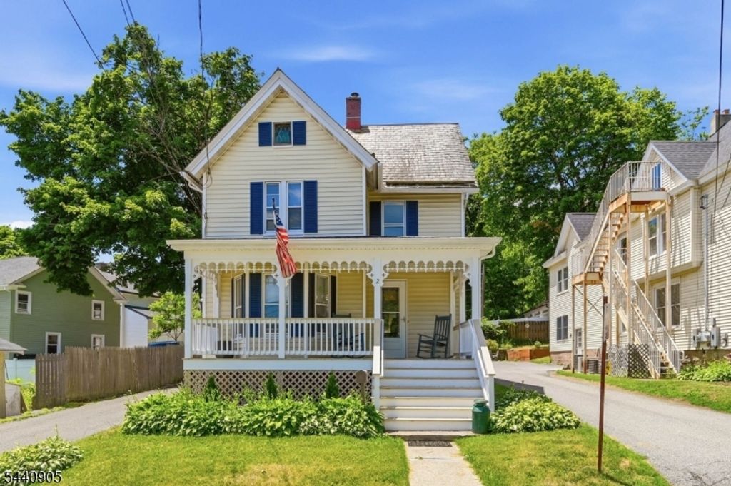 2 Academy St, Newton Town, NJ 07860