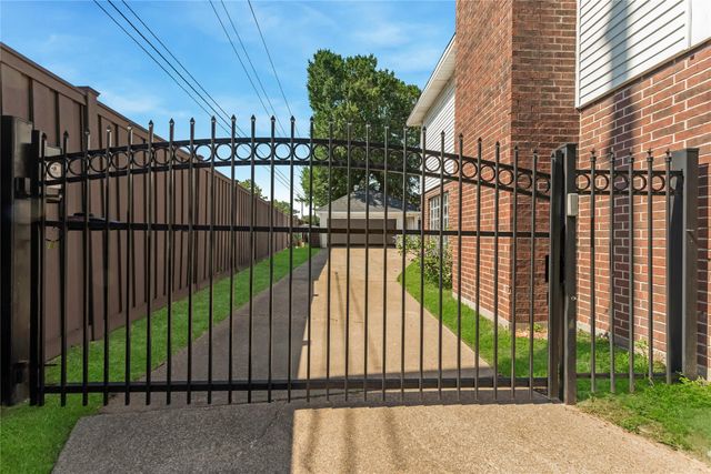 18318 Oakhampton Drive, Houston, TX 77084
