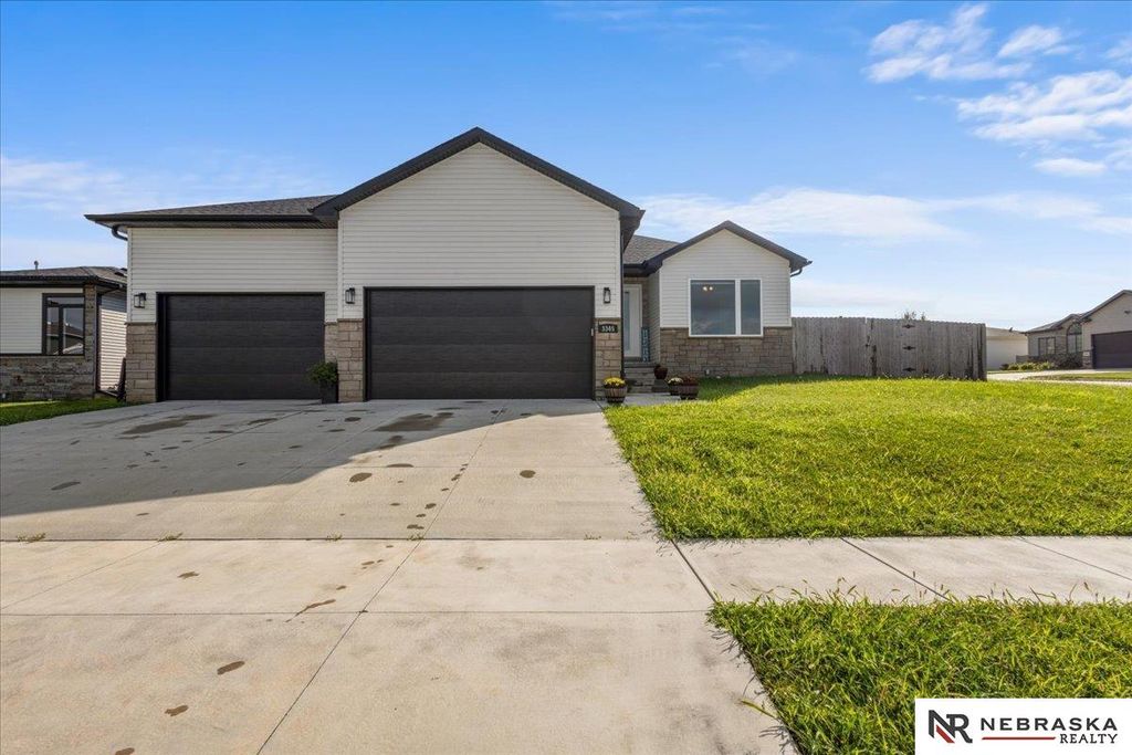 3345 N 92nd Street, Lincoln, NE 68507