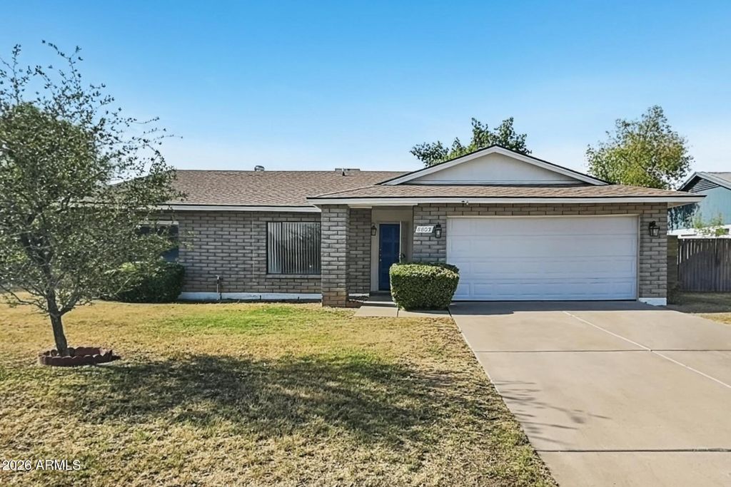8803 W DIANA Avenue, Peoria, AZ 85345 — exterior