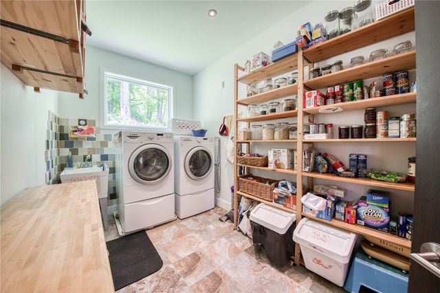 236 Hespenheide Road, Adams Twp, PA 16046