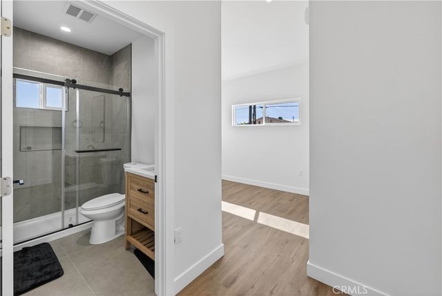 678 E 45th, Los Angeles, CA 90011