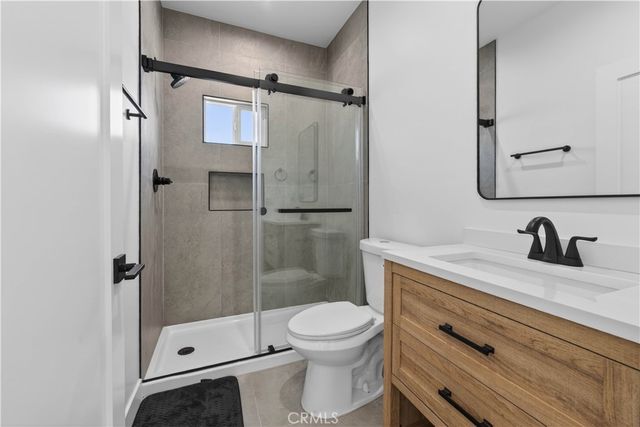 678 E 45th, Los Angeles, CA 90011