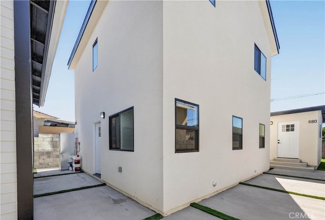 678 E 45th, Los Angeles, CA 90011
