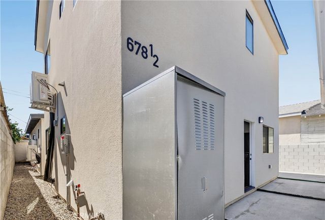 678 E 45th, Los Angeles, CA 90011