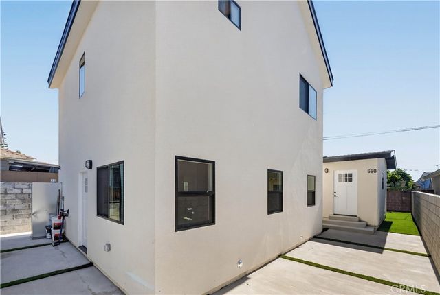 678 E 45th, Los Angeles, CA 90011