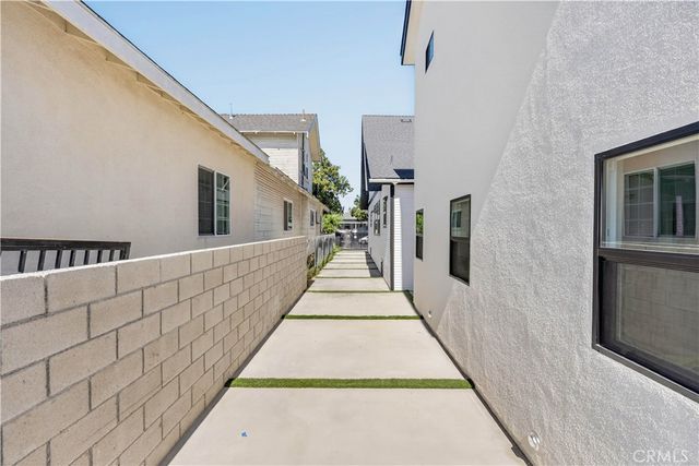 678 E 45th, Los Angeles, CA 90011