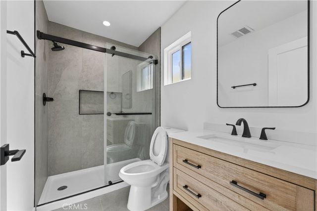 678 E 45th, Los Angeles, CA 90011
