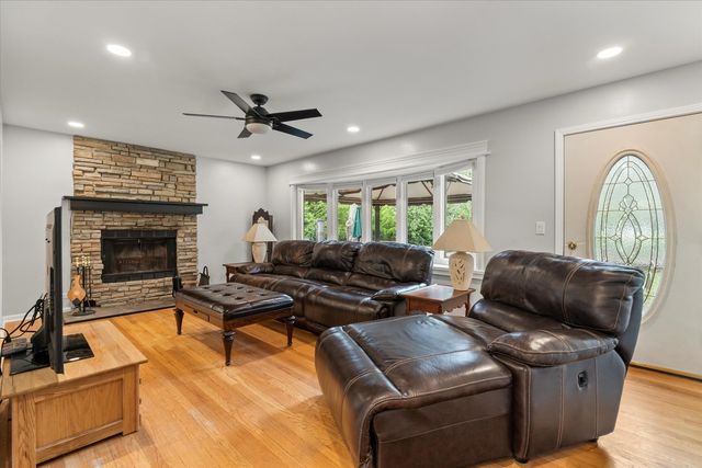 23W500 Burdette Avenue, Carol Stream, IL 60188