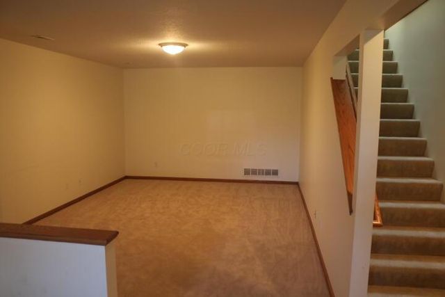 2 Coventry Court W, Mount Vernon, OH 43050