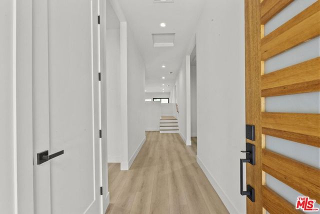 521 N Martel Avenue, Los Angeles, CA 90036